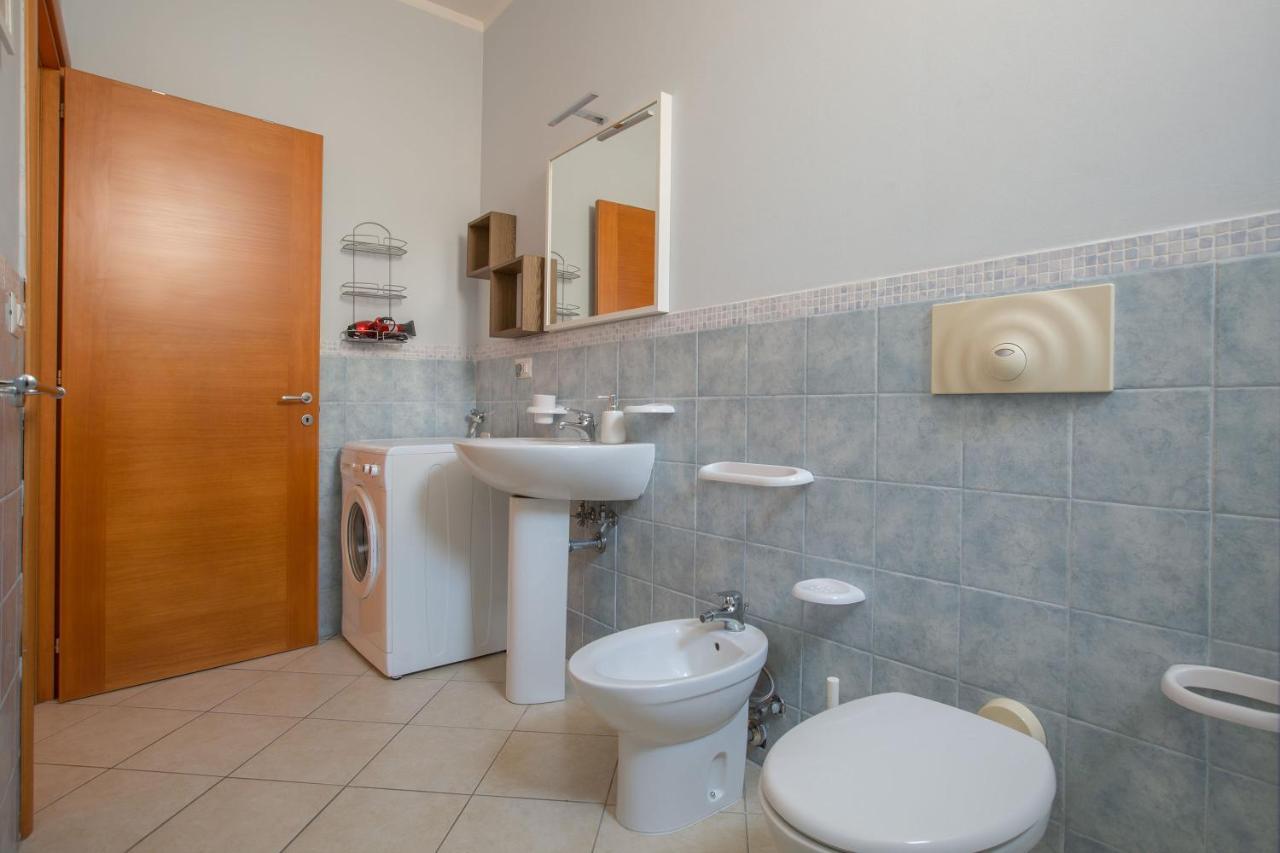 Ferienwohnung L'Attico Di Lido Marini Exterior foto