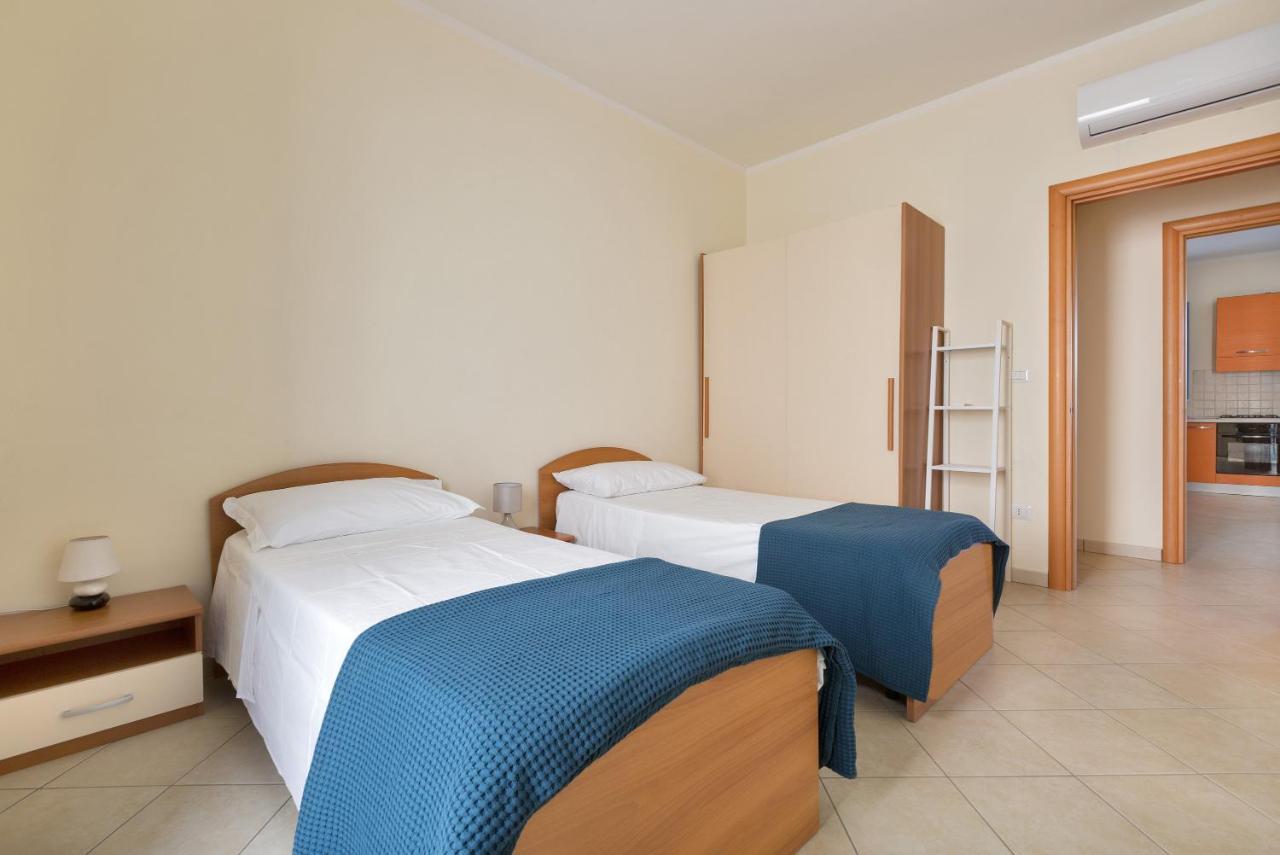 Ferienwohnung L'Attico Di Lido Marini Exterior foto
